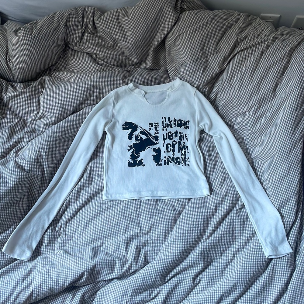 Long-sleeve print cropped top
